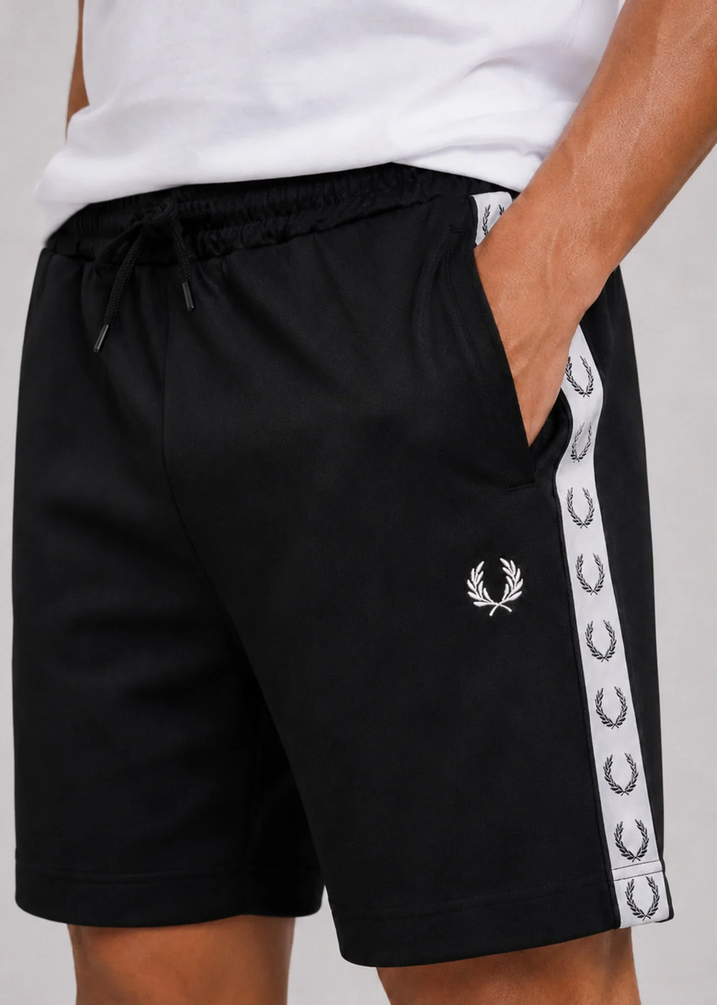 Taped tricot short - black