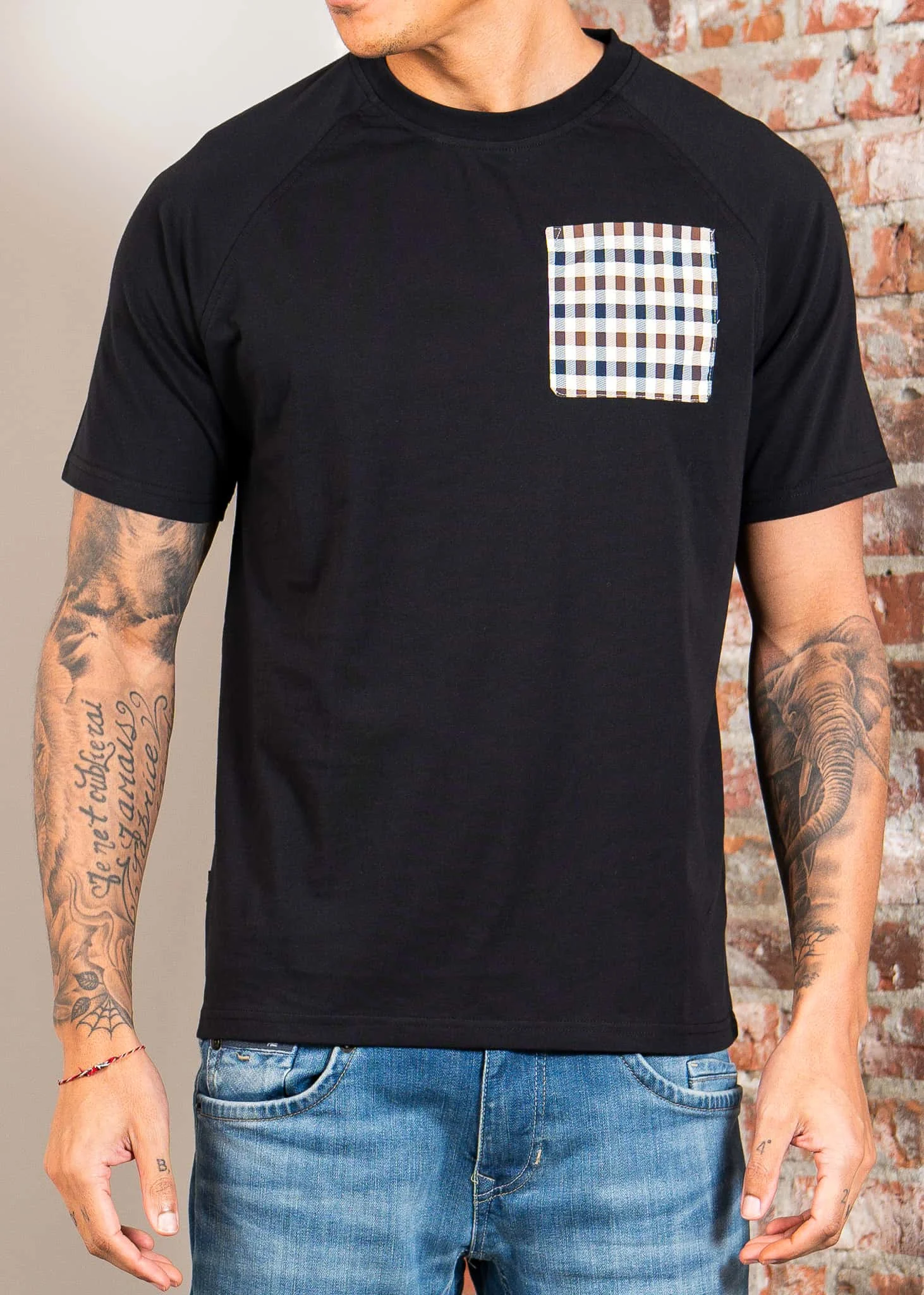Raglan pocket t-shirt - black