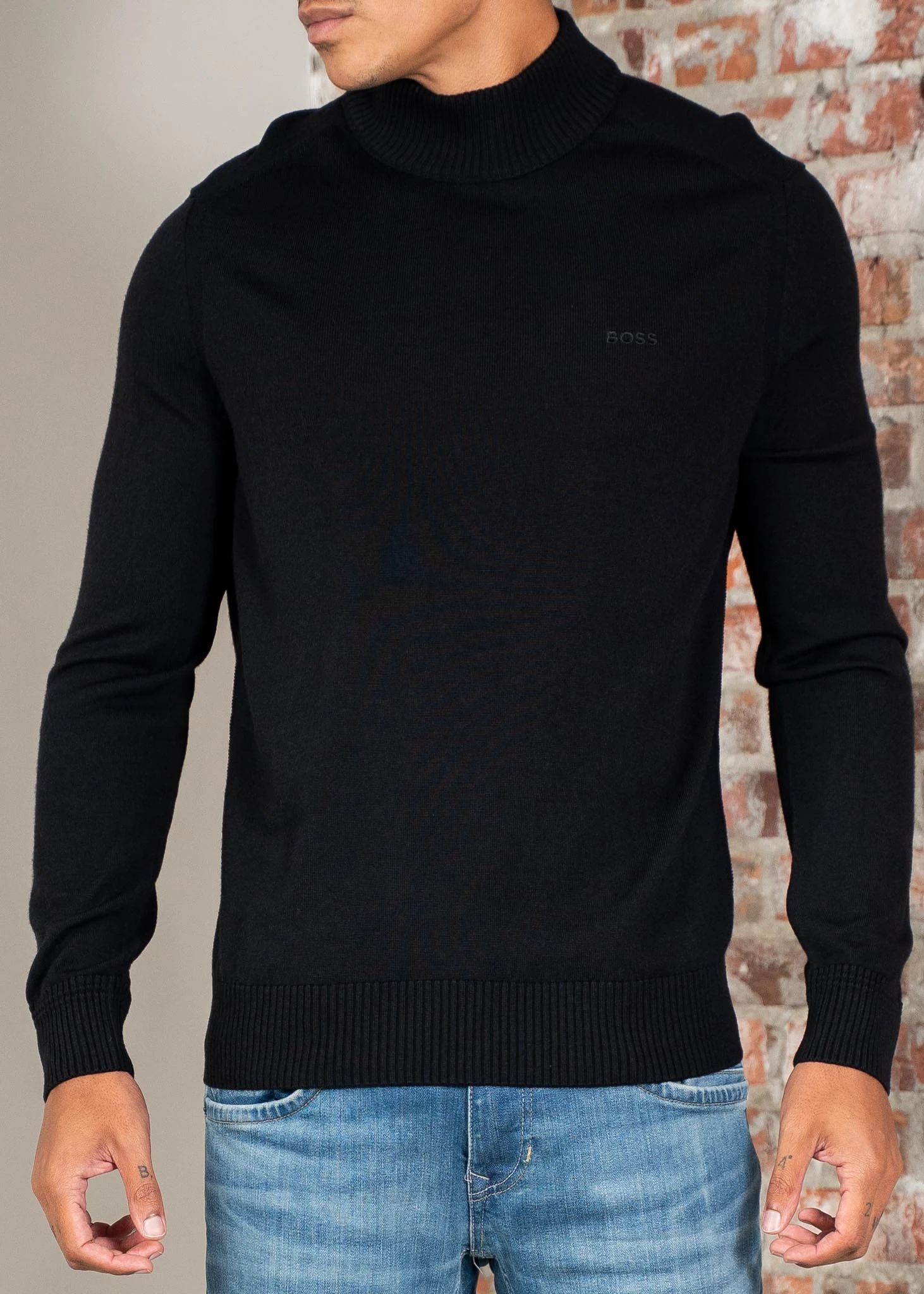 Avac m - black