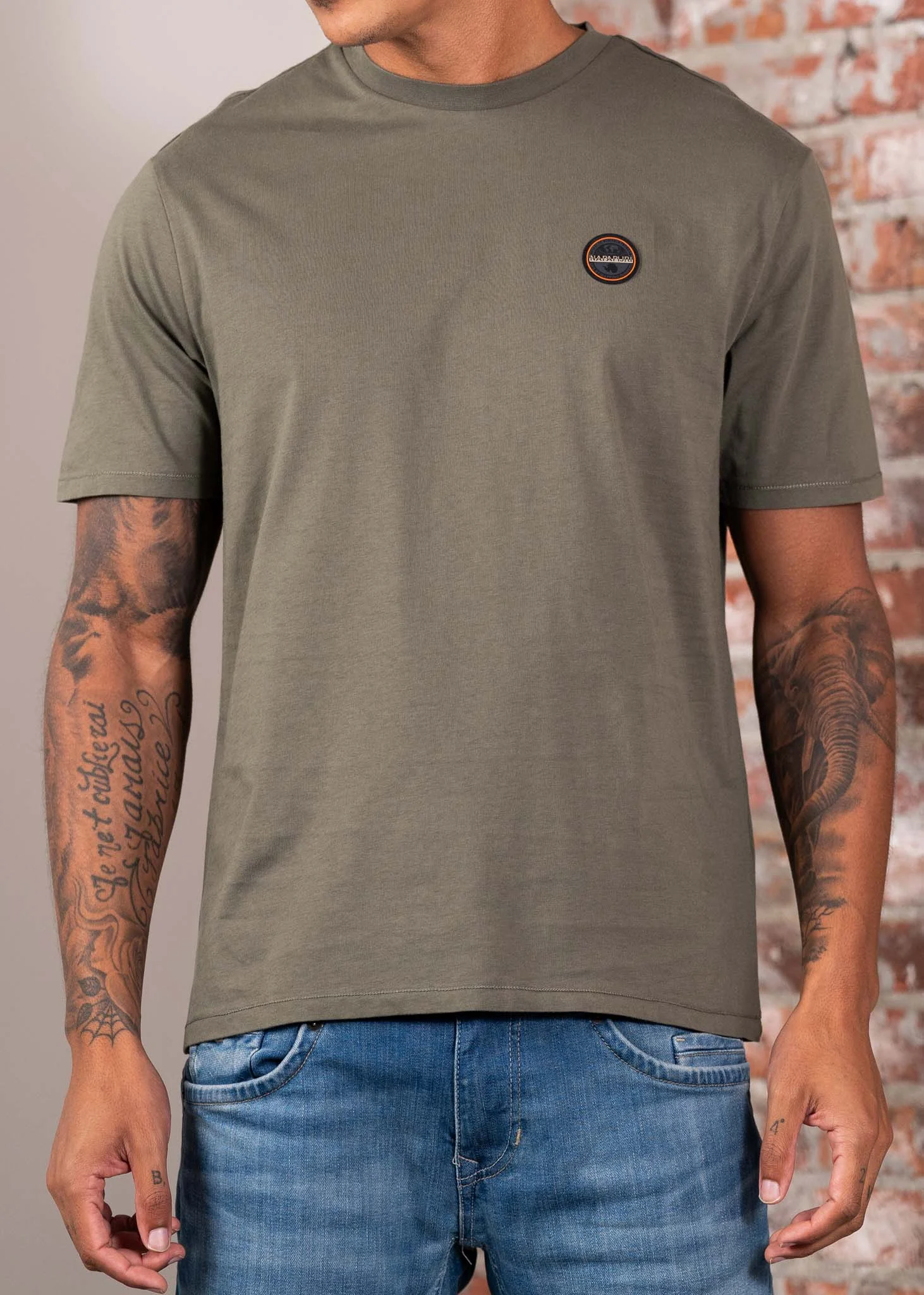 Badge t-shirt- tea leaf